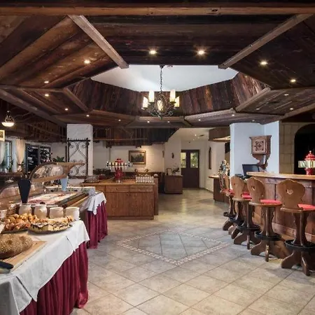Hoehlenstein Juns-tux מלון 4*