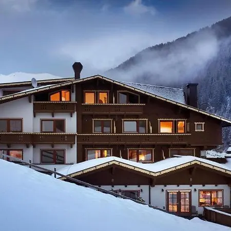 Hoehlenstein Juns-tux Hotel 4*