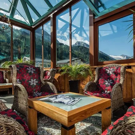 Hoehlenstein Juns-tux Hotel Juns